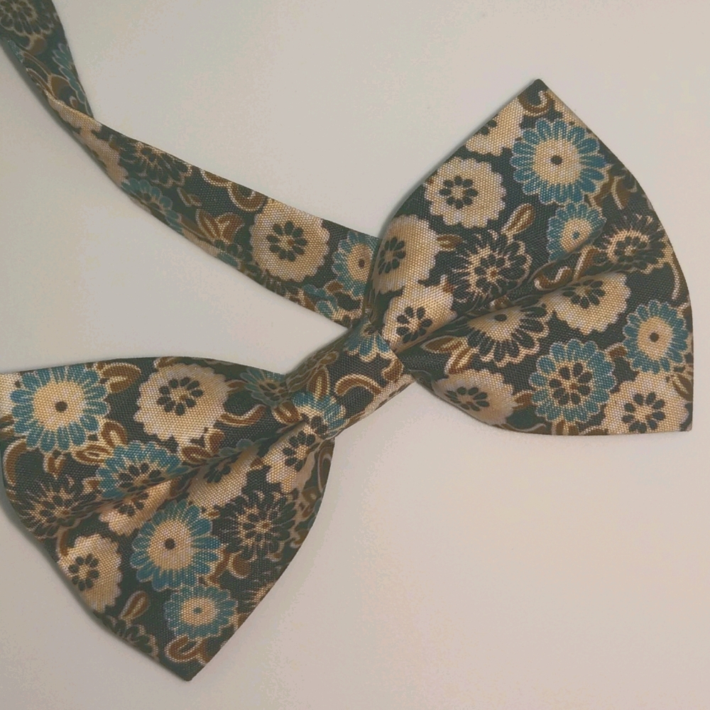 Pre-tied BowTie NWOT